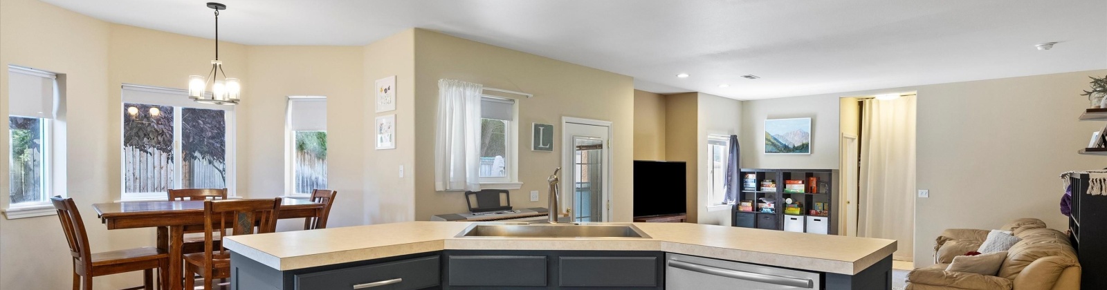 Warbler Ln, West Richland, Washington 99353, 4 Bedrooms Bedrooms, ,3 BathroomsBathrooms,For Sale,Warbler Ln,285613