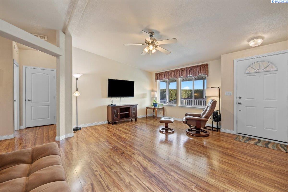 Columbia Center Blvd. #63, Kennewick, Washington 99336, 3 Bedrooms Bedrooms, 0 ,2 BathroomsBathrooms,Manufactured Homes,For Sale,Columbia Center Blvd. #63,0,285700