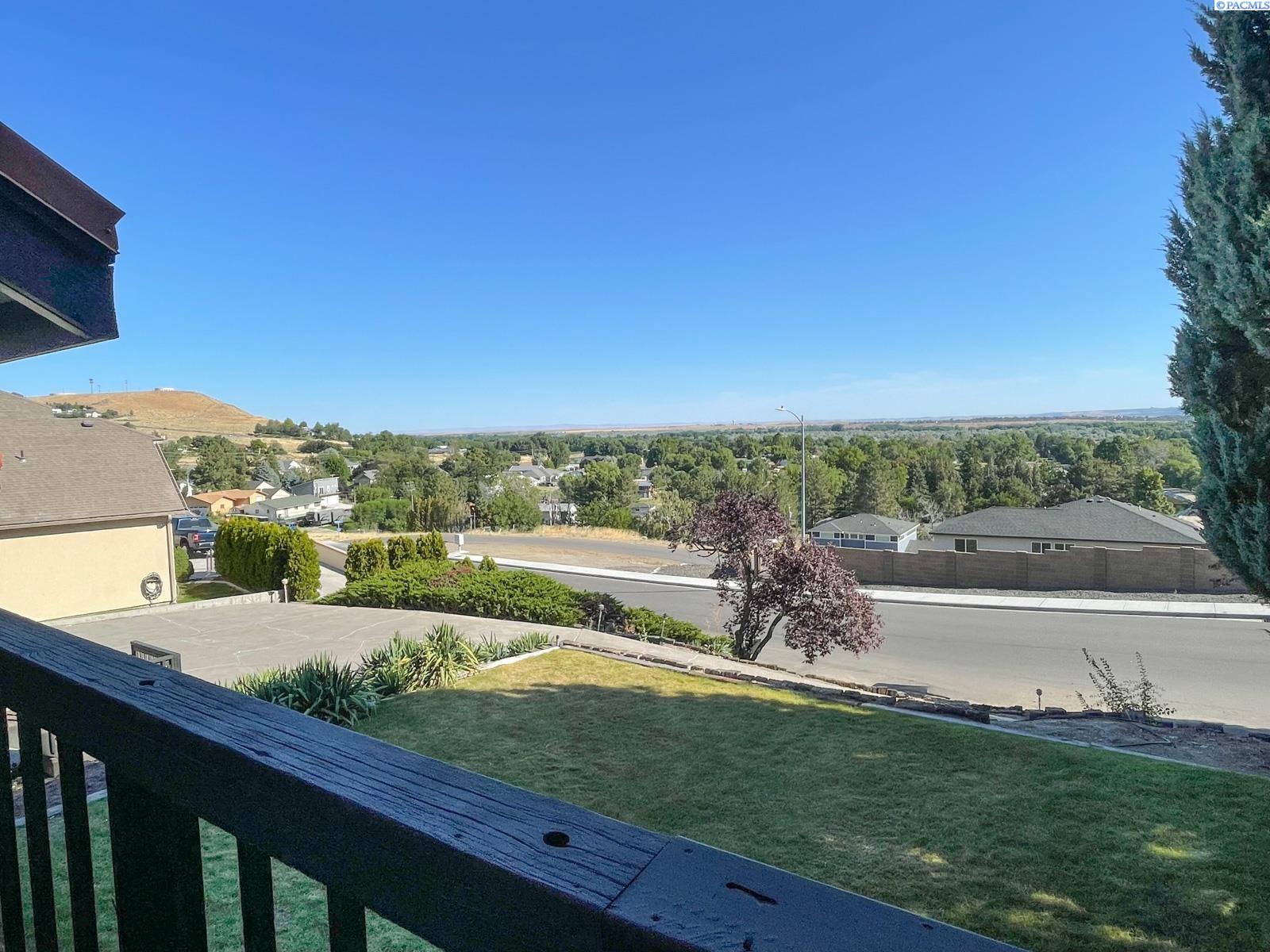 King Drive, West Richland, Washington 99353, 4 Bedrooms Bedrooms, 0 ,3 BathroomsBathrooms,Houses,For Sale,King Drive,0,285795