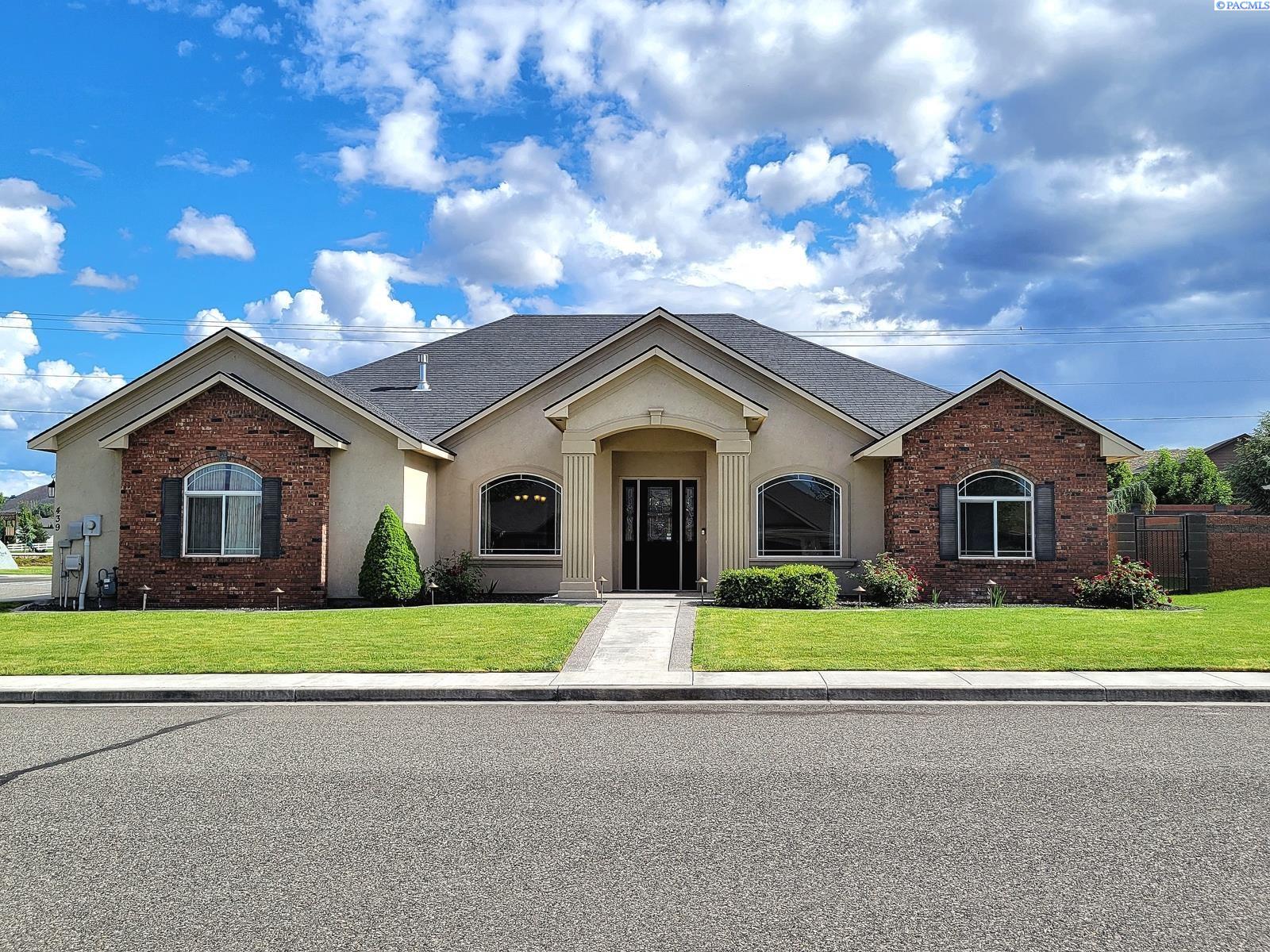Golden Drive, Richland, Washington 99352, 4 Bedrooms Bedrooms, 0 ,3 BathroomsBathrooms,Houses,For Rent,Golden Drive,0,285822