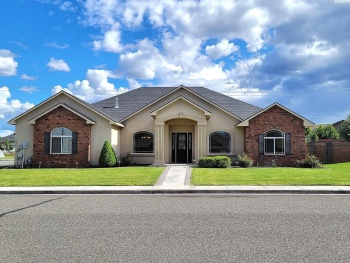 Golden Drive, Richland, Washington 99352, 4 Bedrooms Bedrooms, ,3 BathroomsBathrooms,For Rent,Golden Drive,285822
