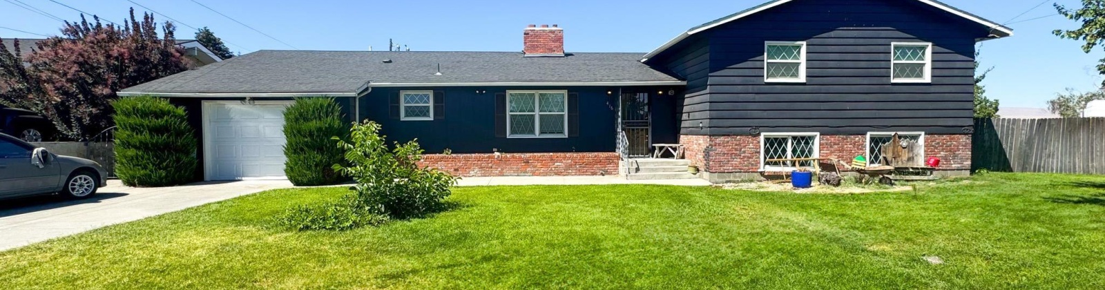 Grandview Ave., Sunnyside, Washington 98944, 4 Bedrooms Bedrooms, 0 ,3 BathroomsBathrooms,Houses,For Sale,Grandview Ave.,0,285898