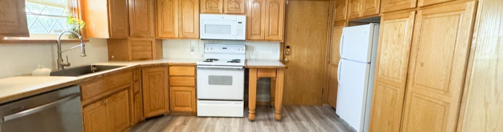 Grandview Ave., Sunnyside, Washington 98944, 4 Bedrooms Bedrooms, 0 ,3 BathroomsBathrooms,Houses,For Sale,Grandview Ave.,0,285898