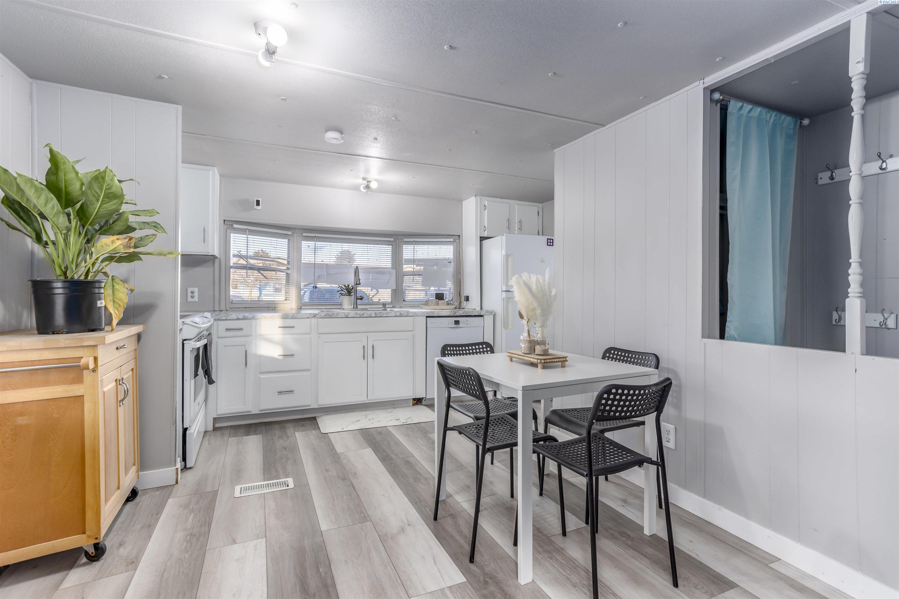 Clearwater Ave #9, Kennewick, Washington 99336, 2 Bedrooms Bedrooms, 0 ,1 BathroomBathrooms,Manufactured Homes,For Sale,Clearwater Ave #9,0,281311