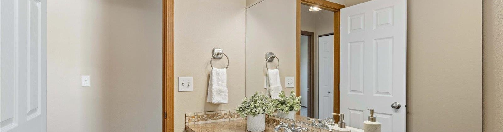 Way, Grandview, Washington 98930, 3 Bedrooms Bedrooms, ,2 BathroomsBathrooms,For Sale,Way,285960