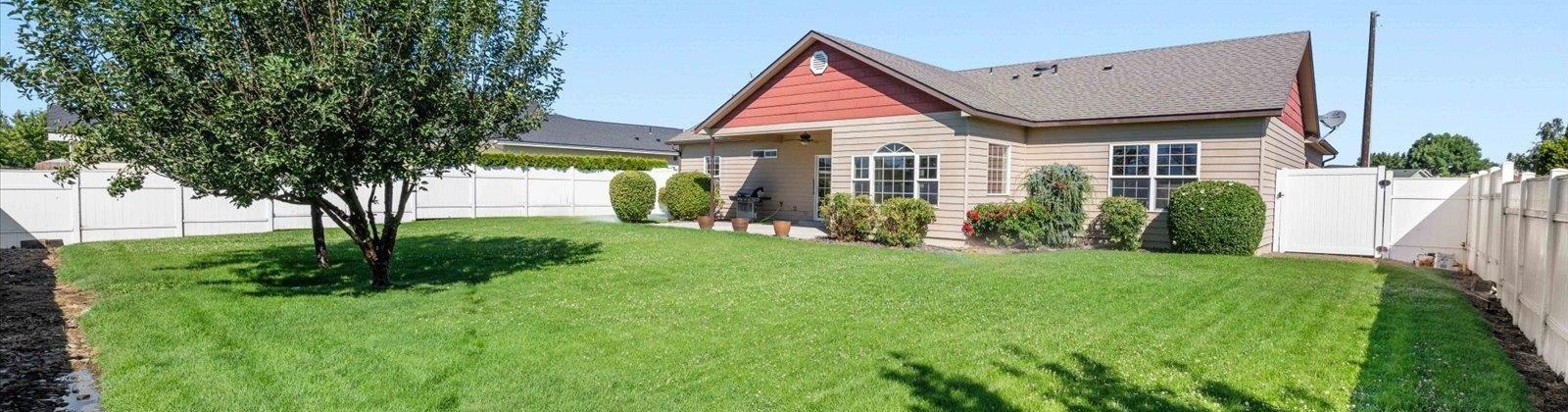 Way, Grandview, Washington 98930, 3 Bedrooms Bedrooms, ,2 BathroomsBathrooms,For Sale,Way,285960