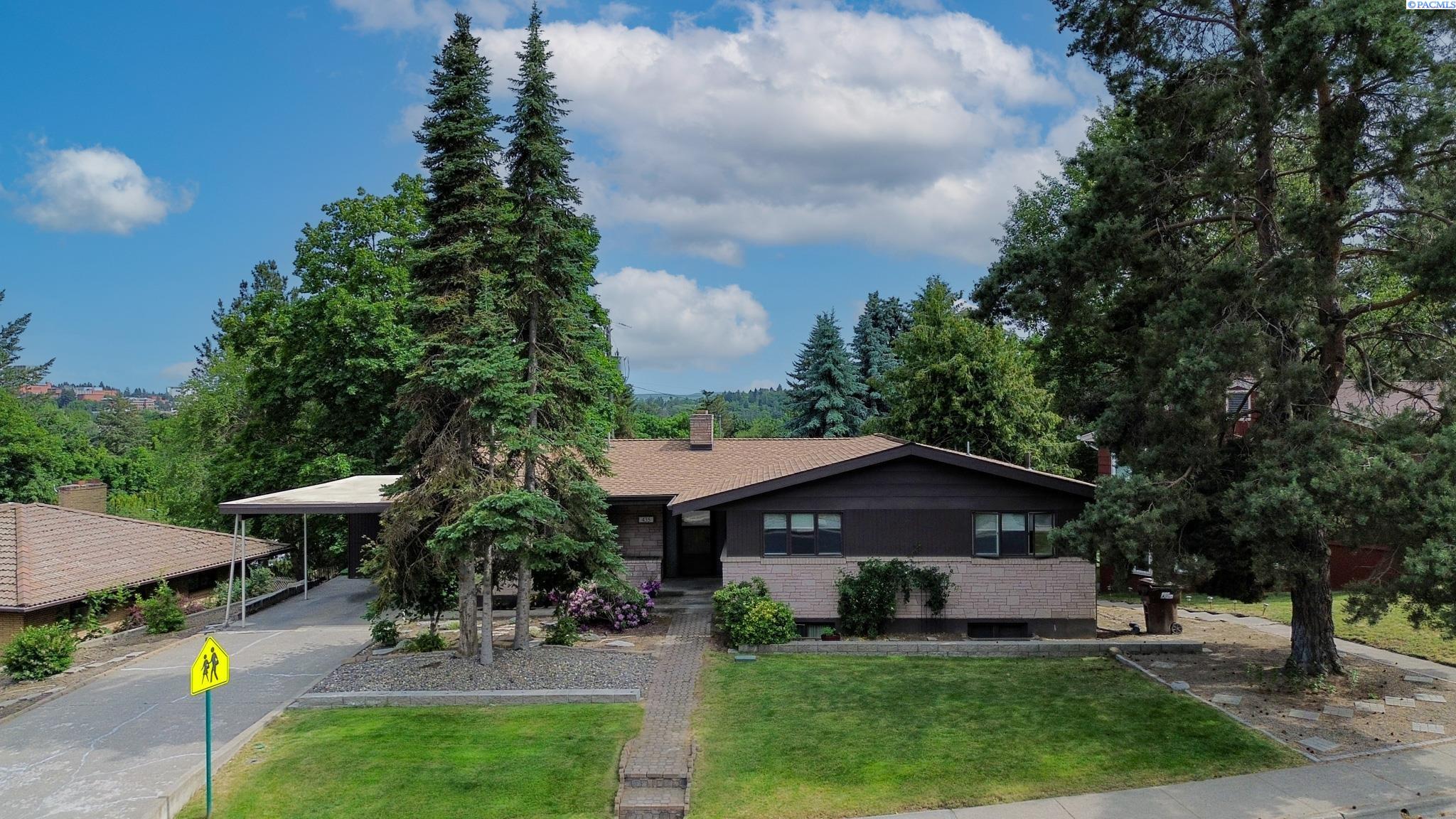Sunset Dr., Pullman, Washington 99163, 4 Bedrooms Bedrooms, 0 ,4 BathroomsBathrooms,Houses,For Sale,Sunset Dr.,0,285693