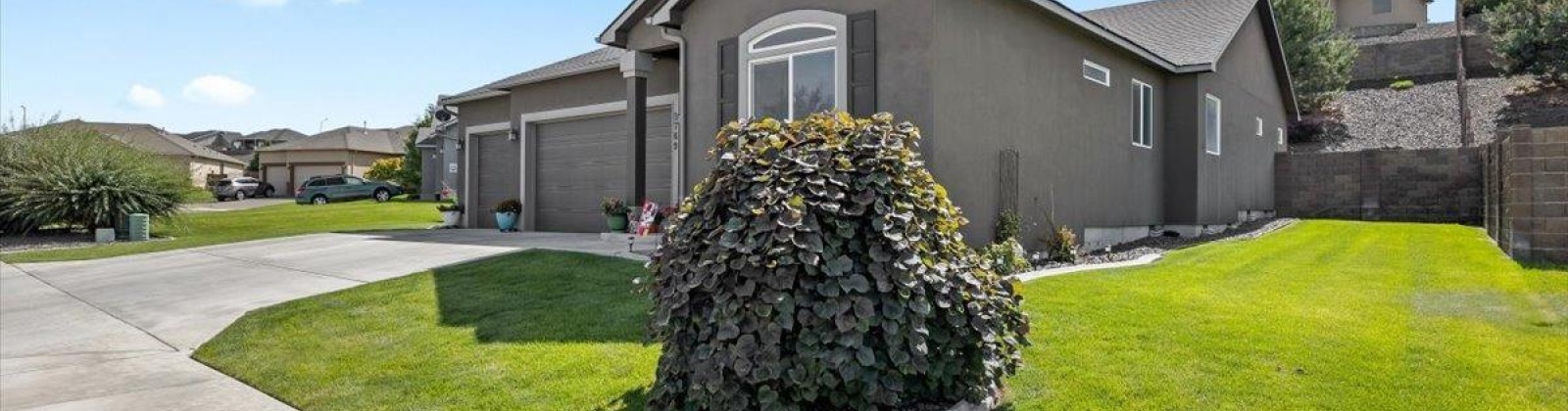 37th Pl, Kennewick, Washington 99338, 4 Bedrooms Bedrooms, ,3 BathroomsBathrooms,For Sale,37th Pl,286129