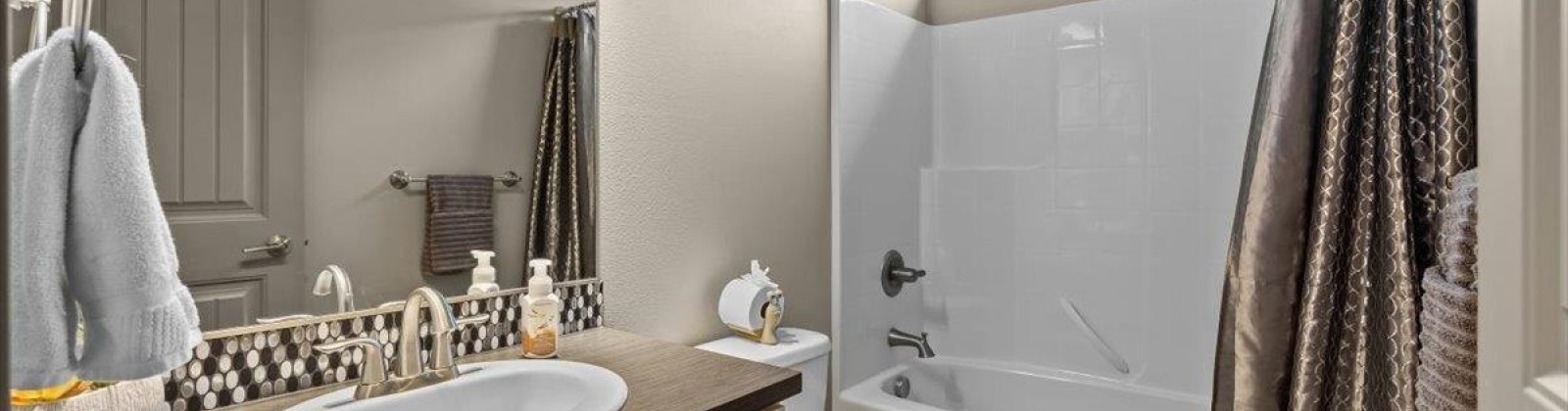 37th Pl, Kennewick, Washington 99338, 4 Bedrooms Bedrooms, ,3 BathroomsBathrooms,For Sale,37th Pl,286129