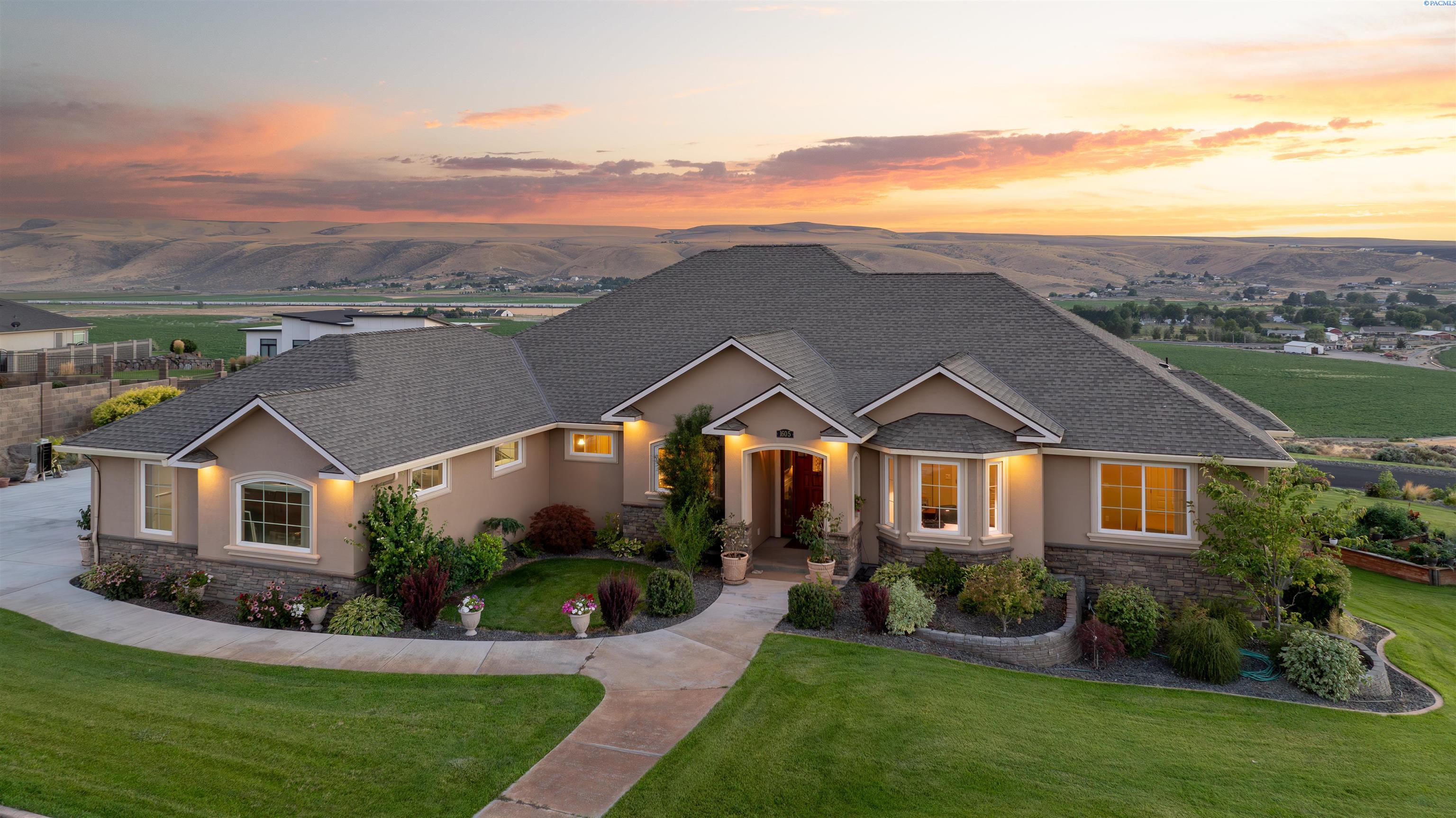 717 PR SE, Kennewick, Washington 99338-0000, 3 Bedrooms Bedrooms, 0 ,3 BathroomsBathrooms,Houses,For Sale,717 PR SE,0,286194