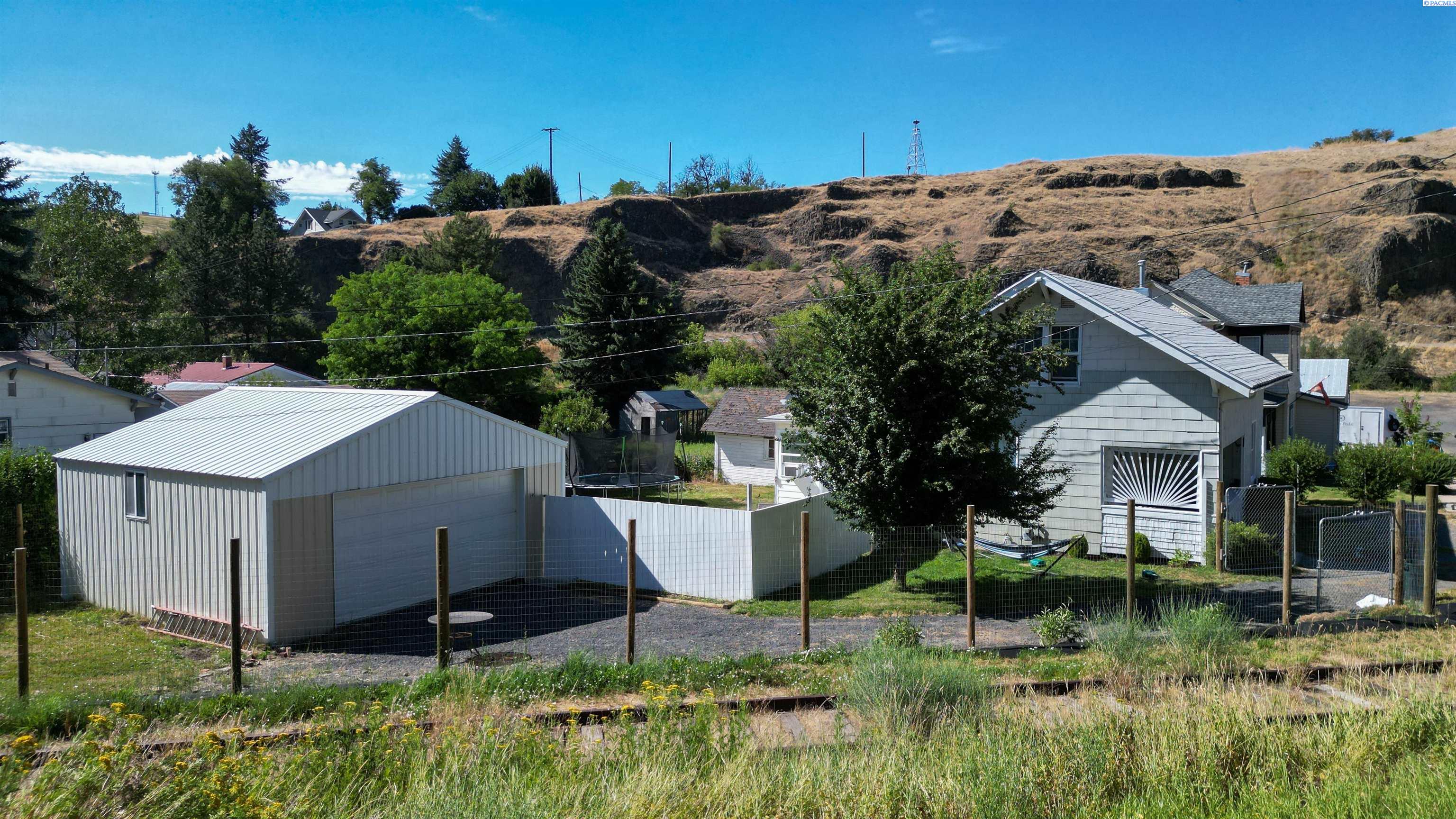 Cooper St, Colfax, Washington 99111-1628, 4 Bedrooms Bedrooms, 0 ,1 BathroomBathrooms,Houses,For Sale,Cooper St,0,286192