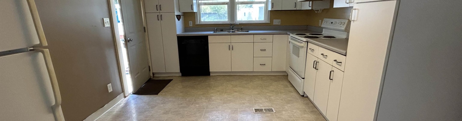 Grand Avenue #32, Pullman, Washington 99163-2041, 2 Bedrooms Bedrooms, 0 ,1 BathroomBathrooms,Manufactured Homes,For Sale,Grand Avenue #32,0,286201