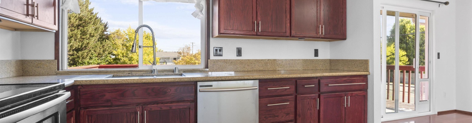 38th Place, Kennewick, Washington 99337, 4 Bedrooms Bedrooms, ,3 BathroomsBathrooms,For Sale,38th Place,286213