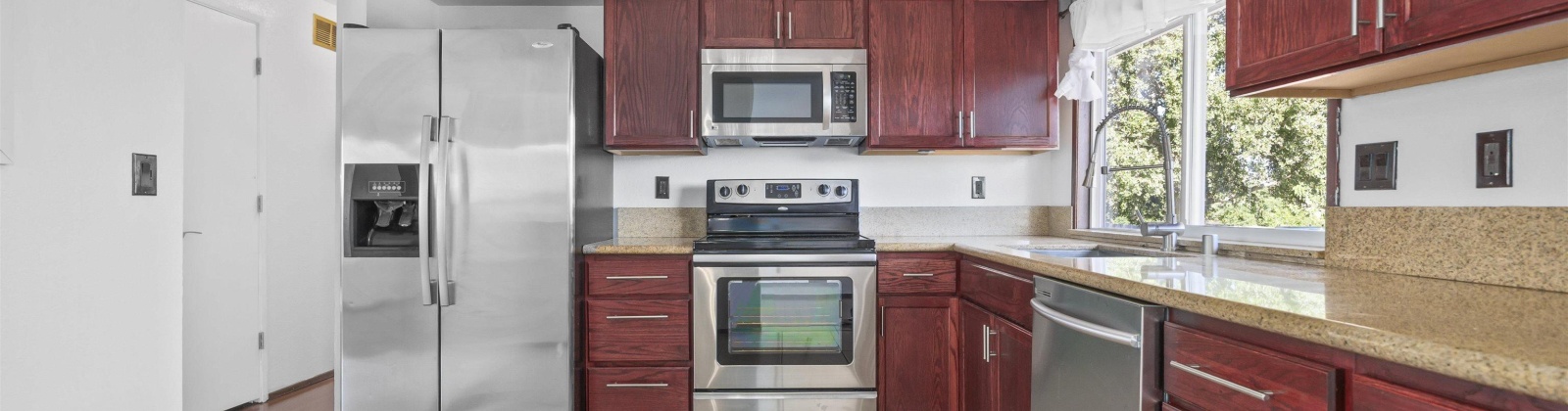 38th Place, Kennewick, Washington 99337, 4 Bedrooms Bedrooms, ,3 BathroomsBathrooms,For Sale,38th Place,286213
