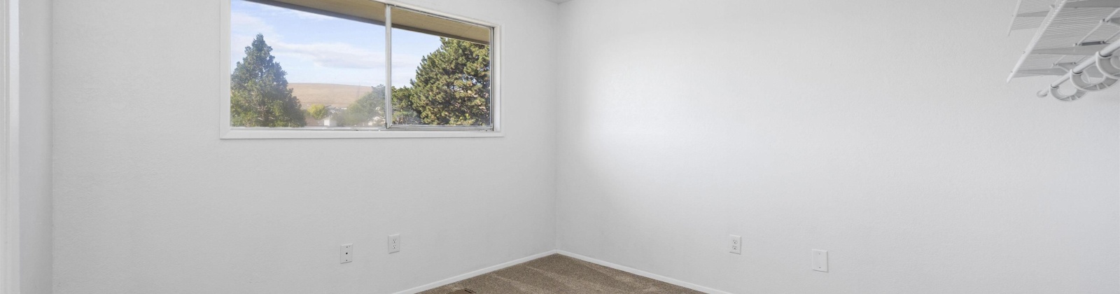 38th Place, Kennewick, Washington 99337, 4 Bedrooms Bedrooms, ,3 BathroomsBathrooms,For Sale,38th Place,286213