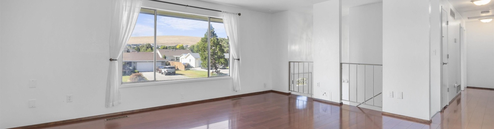 38th Place, Kennewick, Washington 99337, 4 Bedrooms Bedrooms, ,3 BathroomsBathrooms,For Sale,38th Place,286213