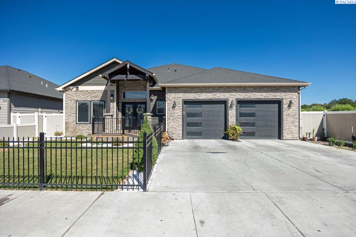 Ivone Dr, Sunnyside, Washington 98944, 4 Bedrooms Bedrooms, 0 ,3 BathroomsBathrooms,Houses,For Sale,Ivone Dr,0,286220