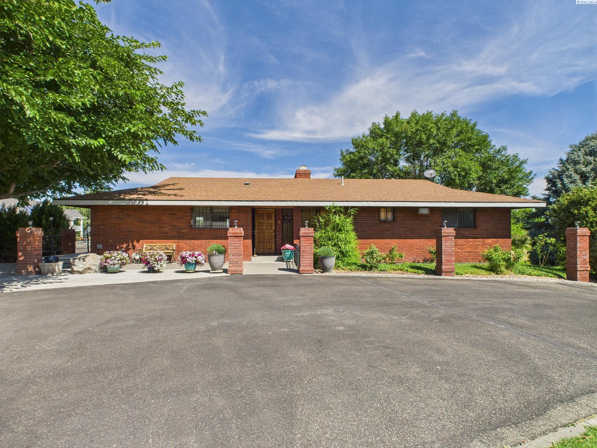 10th Ave, Kennewick, Washington 99336, 5 Bedrooms Bedrooms, 0 ,3 BathroomsBathrooms,Houses,For Sale,10th Ave,0,286244