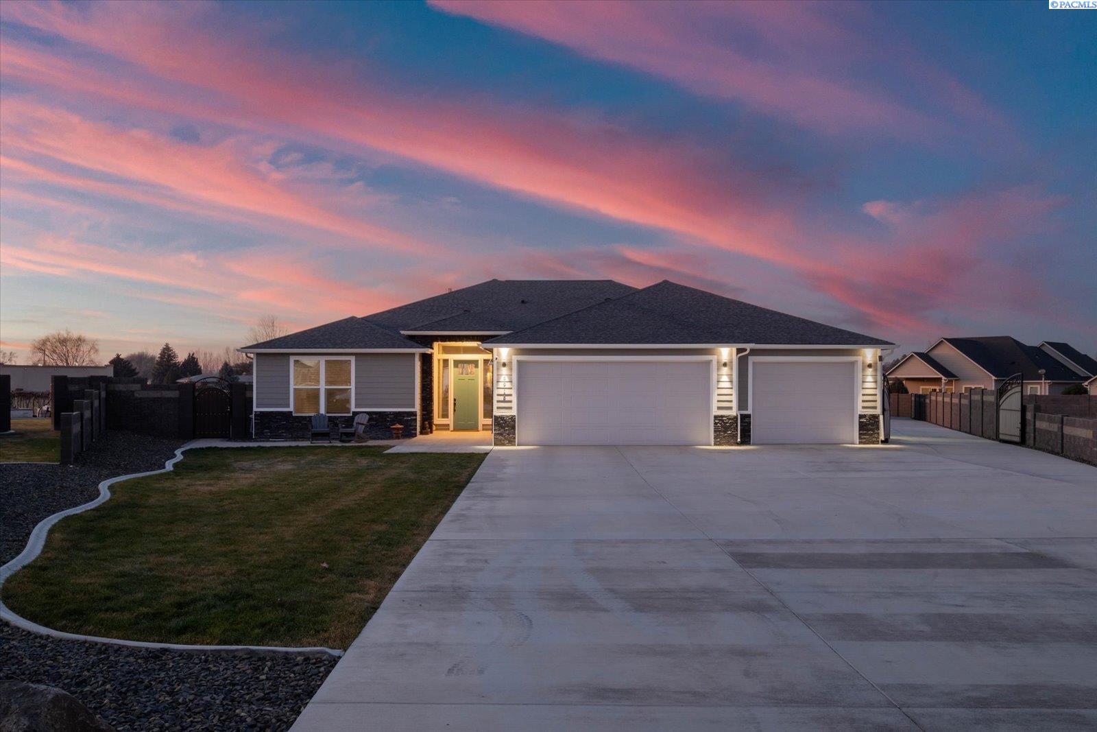 Lamb Court, Pasco, Washington 99301, 4 Bedrooms Bedrooms, 0 ,3 BathroomsBathrooms,Houses,For Sale,Lamb Court,0,286326