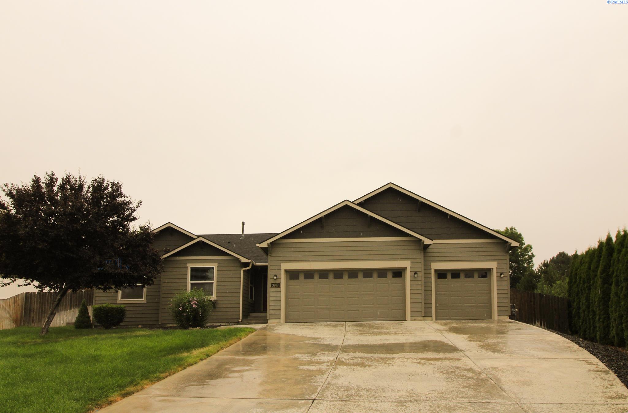 Peppertree Court, Pasco, Washington 99301, 3 Bedrooms Bedrooms, 0 ,2 BathroomsBathrooms,Houses,For Rent,Peppertree Court,0,286396