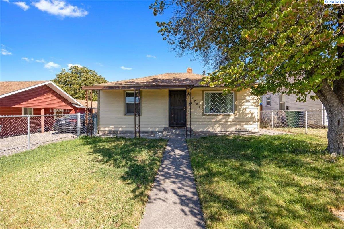 6th Ave, Kennewick, Washington 99336, 2 Bedrooms Bedrooms, 0 ,1 BathroomBathrooms,Houses,For Sale,6th Ave,0,286520