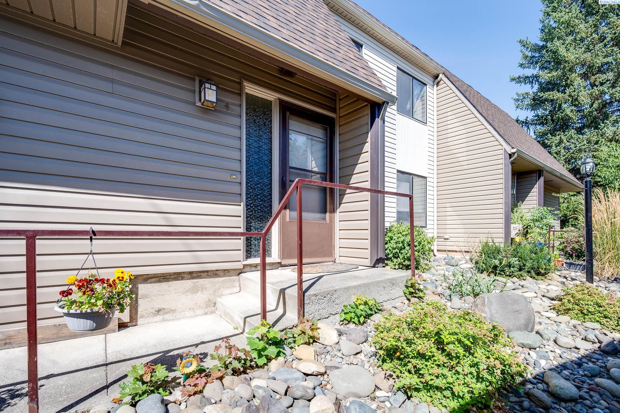 Crestview St, Pullman, Washington 99163, 2 Bedrooms Bedrooms, 0 ,2 BathroomsBathrooms,Condos/townhomes,For Sale,Crestview St,0,286542