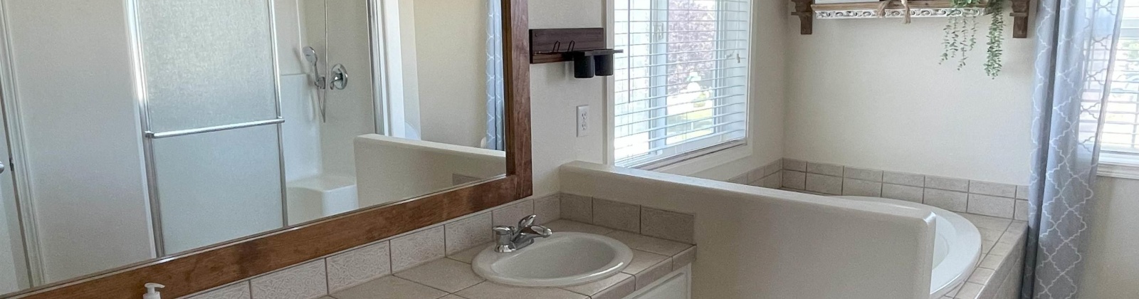 Rainier St, Kennewick, Washington 99337, 5 Bedrooms Bedrooms, 0 ,3 BathroomsBathrooms,Houses,For Sale,Rainier St,0,286568