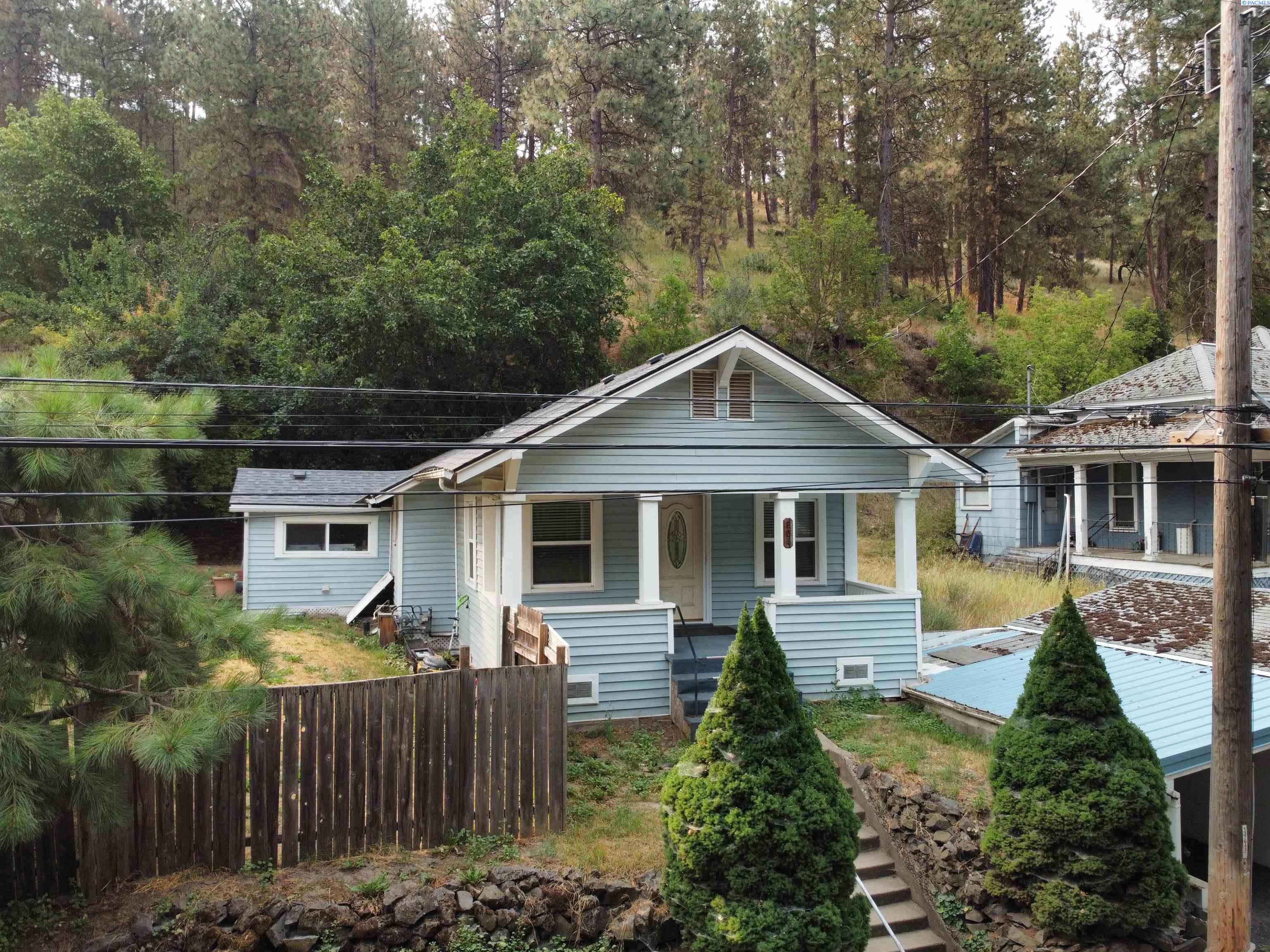 Park St., Colfax, Washington 99111, 2 Bedrooms Bedrooms, 0 ,1 BathroomBathrooms,Houses,For Sale,Park St.,0,286608