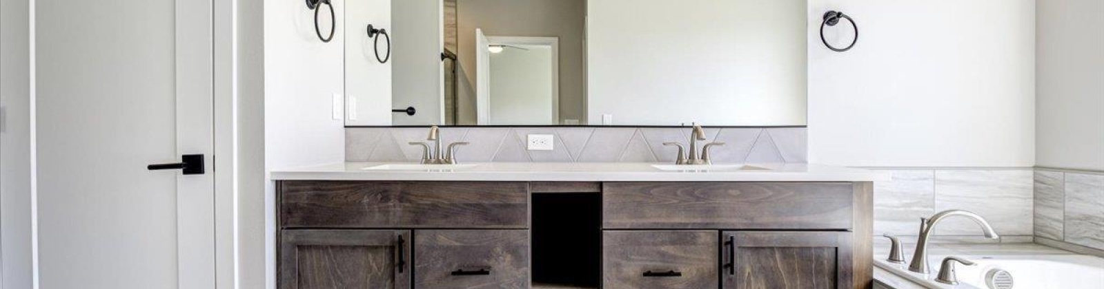 White Dr, Richland, Washington 99352, 4 Bedrooms Bedrooms, 0 ,3 BathroomsBathrooms,Houses,For Sale,White Dr,0,286628