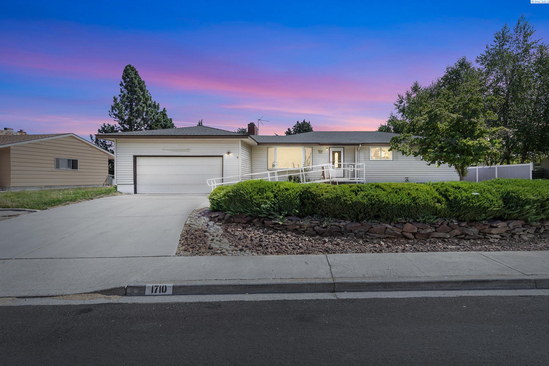 Alder Ave, Richland, Washington 99354, 4 Bedrooms Bedrooms, 0 ,3 BathroomsBathrooms,Houses,For Sale,Alder Ave,0,286625