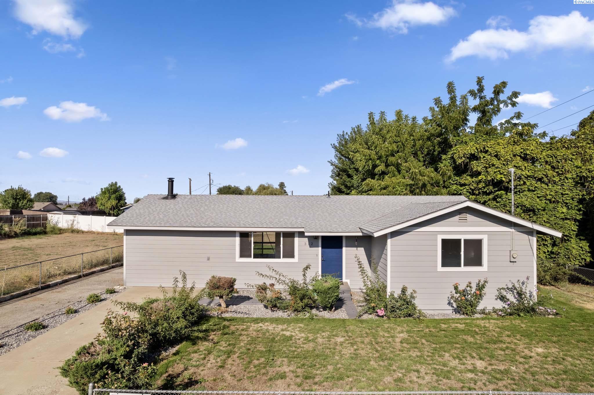 Opal St, Grandview, Washington 98930, 3 Bedrooms Bedrooms, 0 ,1 BathroomBathrooms,Houses,For Sale,Opal St,0,286646