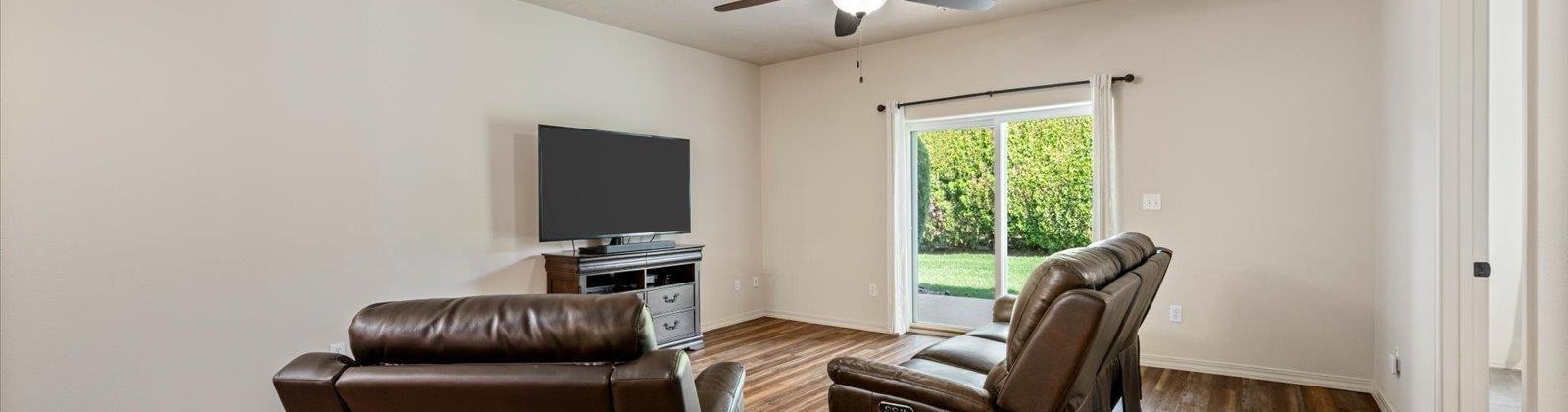 Mia Lane, Pasco, Washington 99301, 3 Bedrooms Bedrooms, 0 ,2 BathroomsBathrooms,Condos/townhomes,For Sale,Mia Lane,0,286681