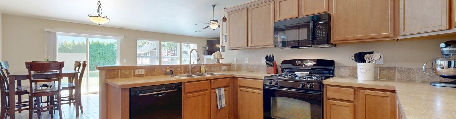 6th Avenue, Kennewick, Washington 99336, 4 Bedrooms Bedrooms, 0 ,3 BathroomsBathrooms,Houses,For Sale,6th Avenue,0,286697