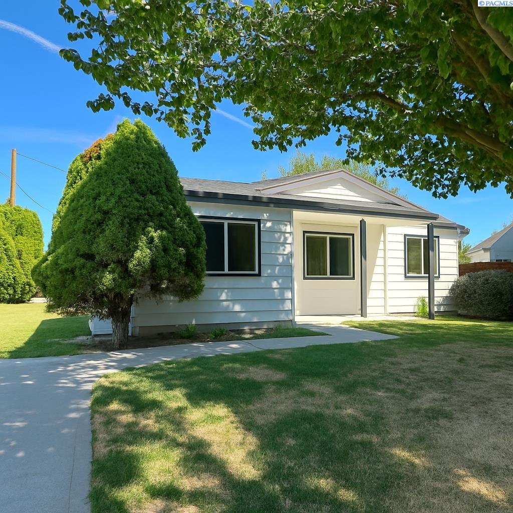 Blvd, Granger, Washington 98932, 3 Bedrooms Bedrooms, 0 ,1 BathroomBathrooms,Houses,For Sale,Blvd,0,286724