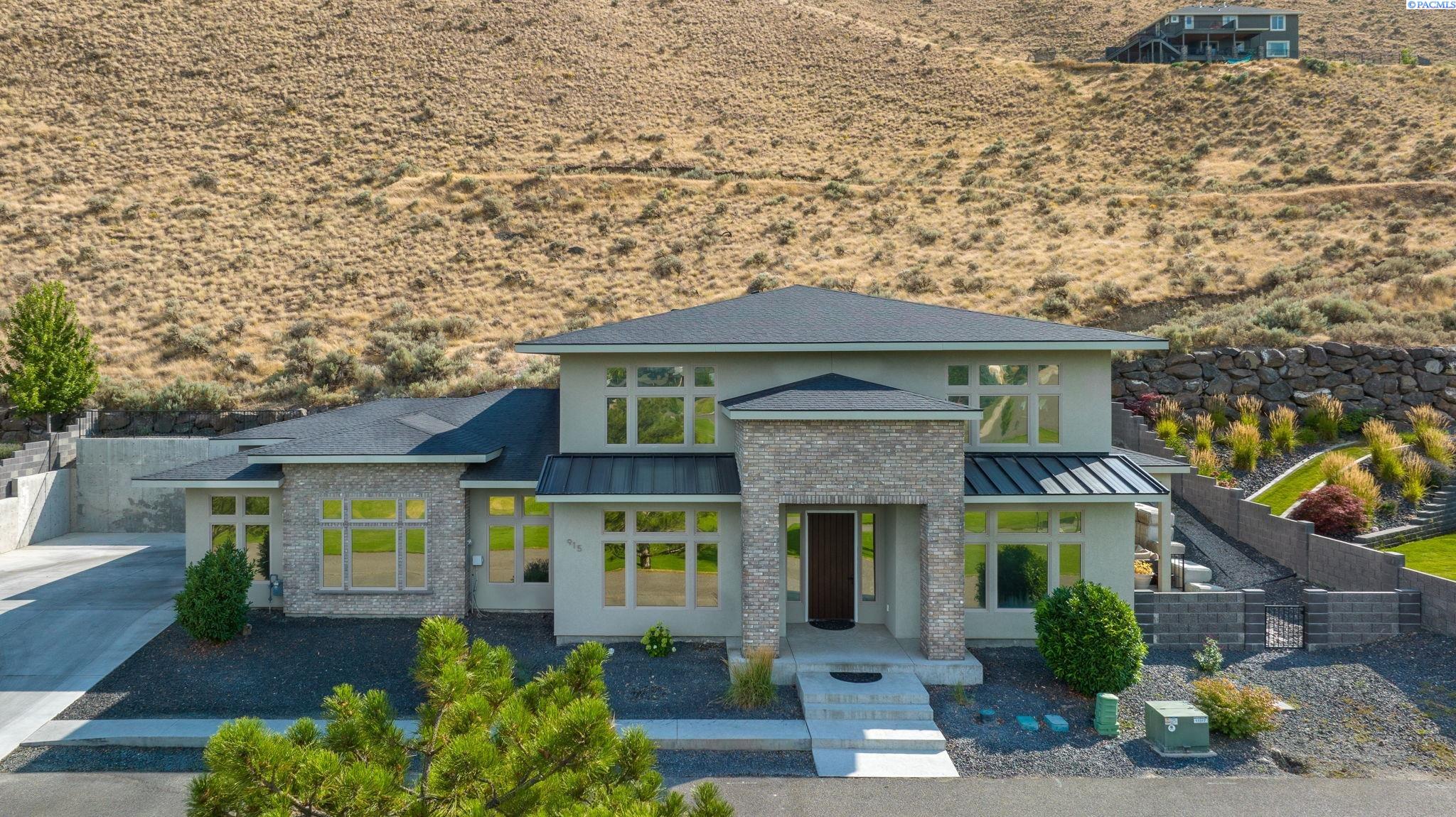 Meadow Hills Dr., Richland, Washington 99352, 5 Bedrooms Bedrooms, 0 ,5 BathroomsBathrooms,Houses,For Sale,Meadow Hills Dr.,0,286723