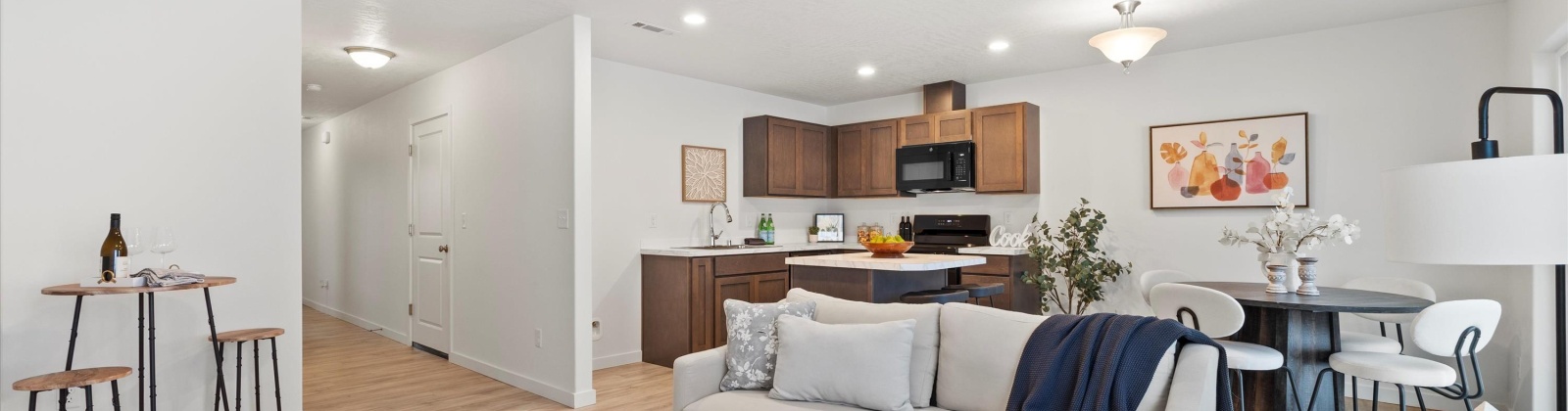 Quinault, Kennewick, Washington 99336, 3 Bedrooms Bedrooms, 0 ,3 BathroomsBathrooms,Condos/townhomes,For Sale,Quinault,0,286721