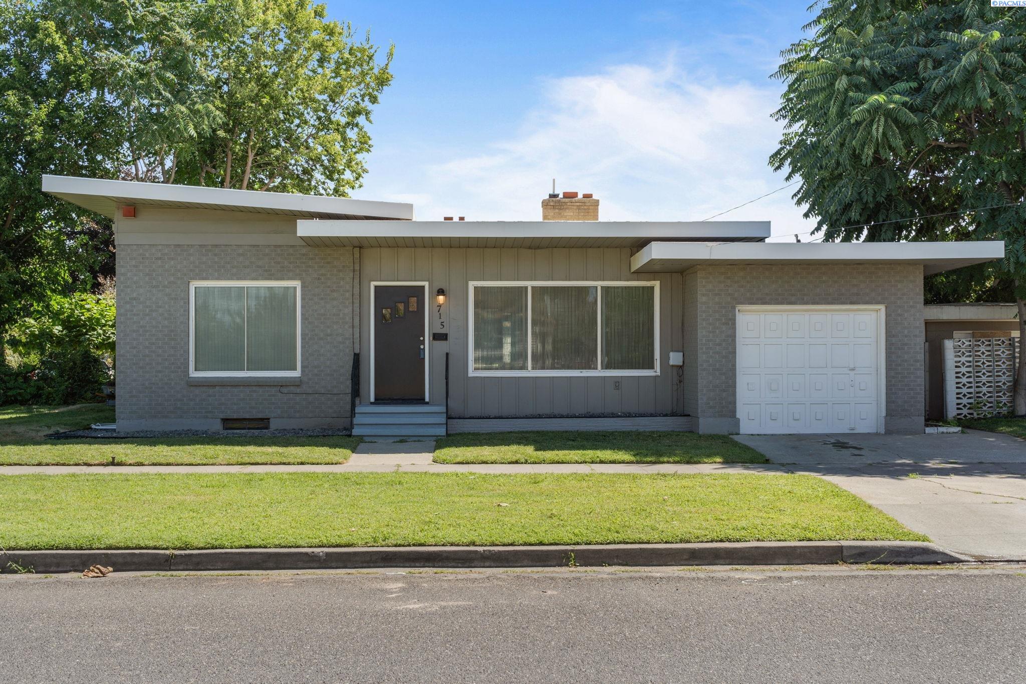 8th, Pasco, Washington 99301, 4 Bedrooms Bedrooms, 0 ,2 BathroomsBathrooms,Houses,For Sale,8th,0,286773