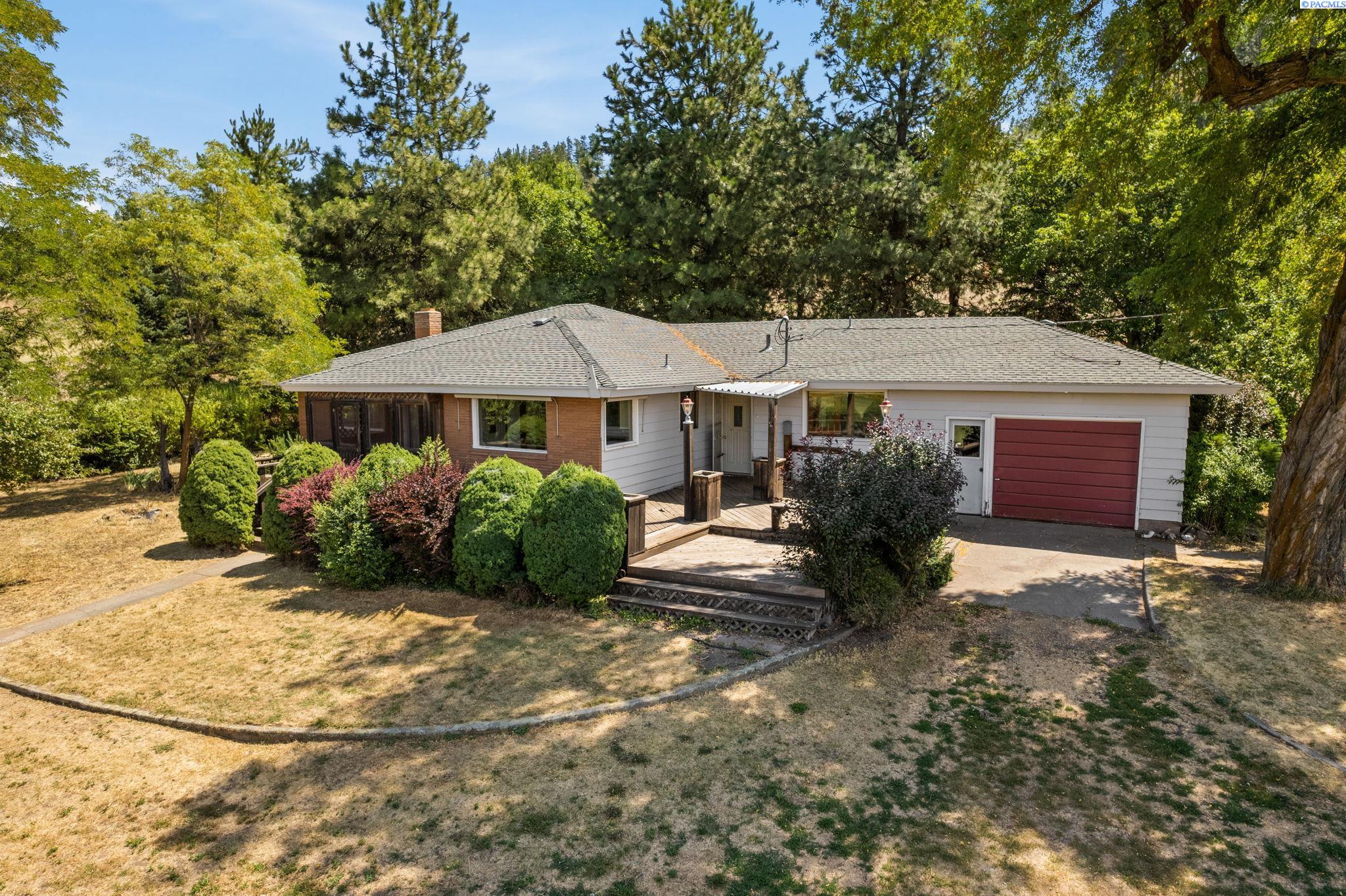 Palouse Rd, Colfax, Washington 99111, 4 Bedrooms Bedrooms, 0 ,3 BathroomsBathrooms,Houses,For Sale,Palouse Rd,0,286765