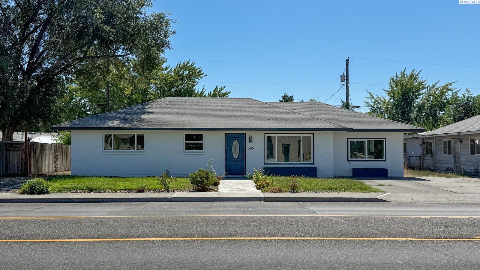 10th Avenue, Kennewick, Washington 99336, 3 Bedrooms Bedrooms, 0 ,1 BathroomBathrooms,Houses,For Sale,10th Avenue,0,286828