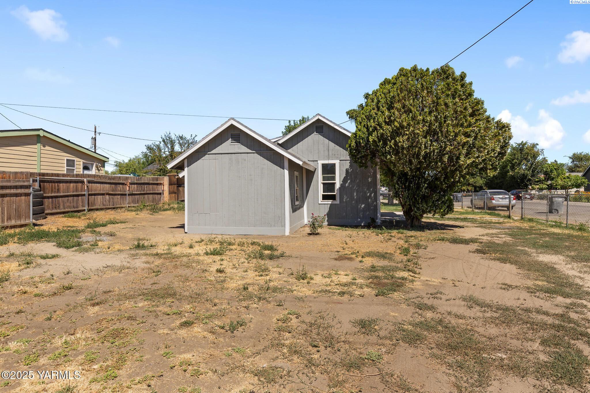 4th Ave, Mabton, Washington 98935, 2 Bedrooms Bedrooms, 0 ,1 BathroomBathrooms,Houses,For Sale,4th Ave,0,286854