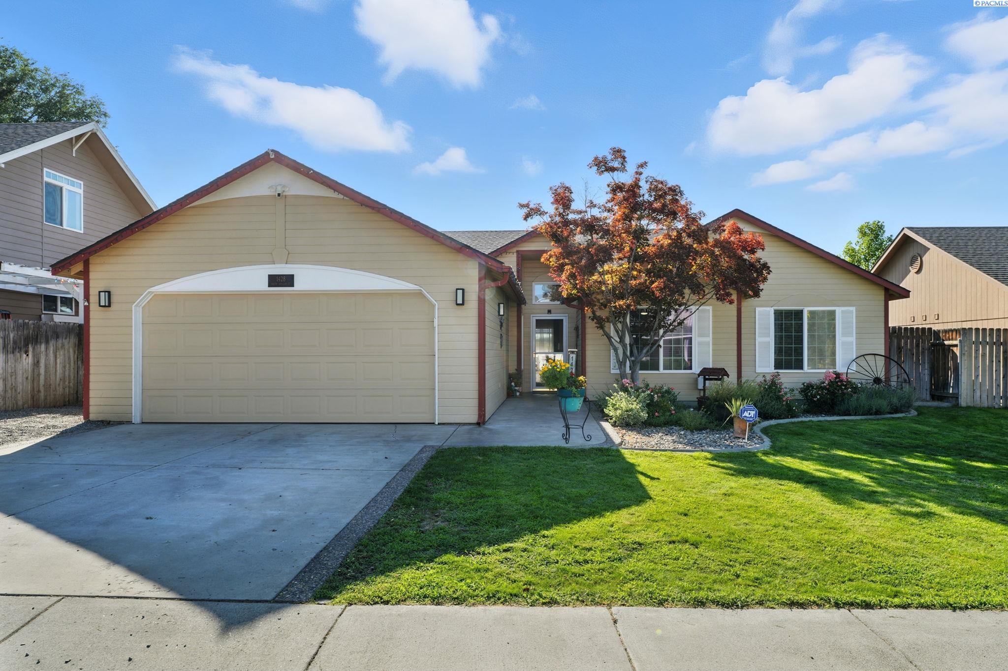 Quillan Court, Kennewick, Washington 99338, 3 Bedrooms Bedrooms, 0 ,2 BathroomsBathrooms,Houses,For Sale,Quillan Court,0,286905
