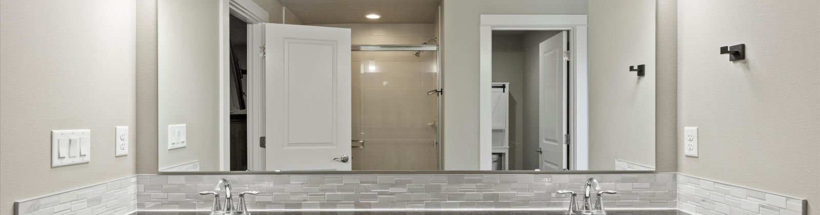 Queen St, West Richland, Washington 99353, 5 Bedrooms Bedrooms, 0 ,3 BathroomsBathrooms,Houses,For Sale,Queen St,0,286911