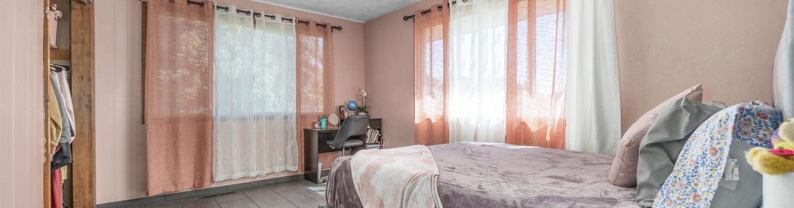 Riverside Ave, Sunnyside, Washington 98944, 4 Bedrooms Bedrooms, 0 ,3 BathroomsBathrooms,Houses,For Sale,Riverside Ave,0,286973