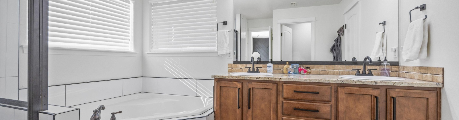 Laredo Drive, Pasco, Washington 99301, 5 Bedrooms Bedrooms, 0 ,3 BathroomsBathrooms,Houses,For Sale,Laredo Drive,0,287048