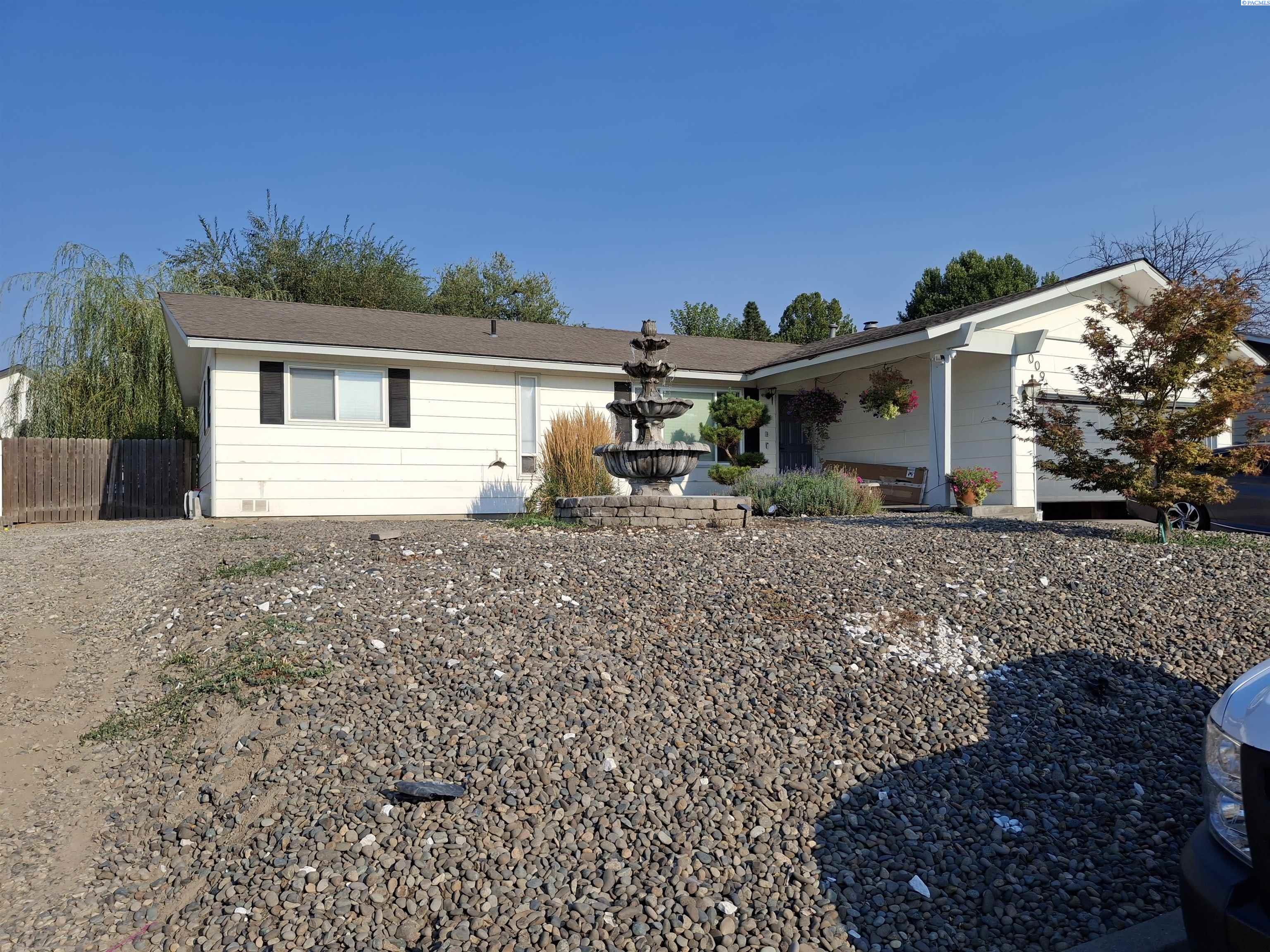 Conestoga Way, Grandview, Washington 98930, 3 Bedrooms Bedrooms, 0 ,2 BathroomsBathrooms,Houses,For Sale,Conestoga Way,0,287045