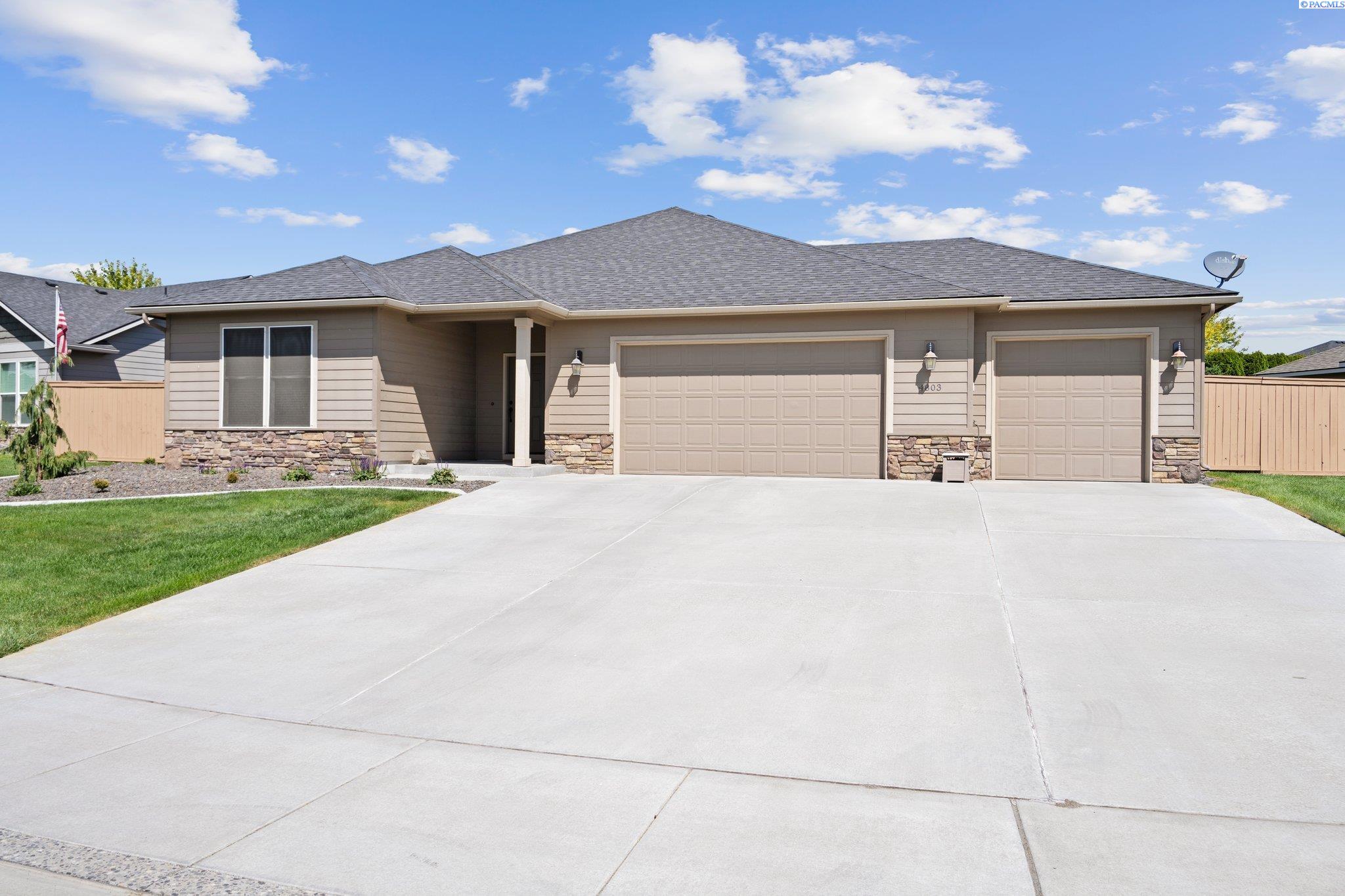 Tamarisk Dr, Pasco, Washington 99301, 3 Bedrooms Bedrooms, 0 ,2 BathroomsBathrooms,Houses,For Sale,Tamarisk Dr,0,287100