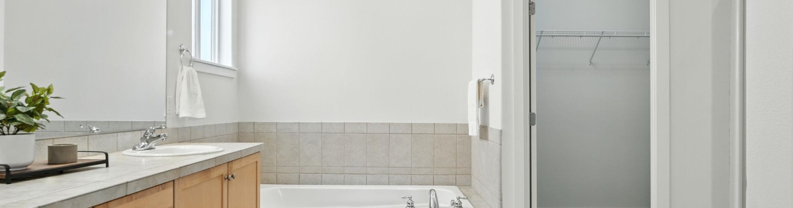 14th Ave, Kennewick, Washington 99338, 3 Bedrooms Bedrooms, 0 ,2 BathroomsBathrooms,Houses,For Sale,14th Ave,0,287096