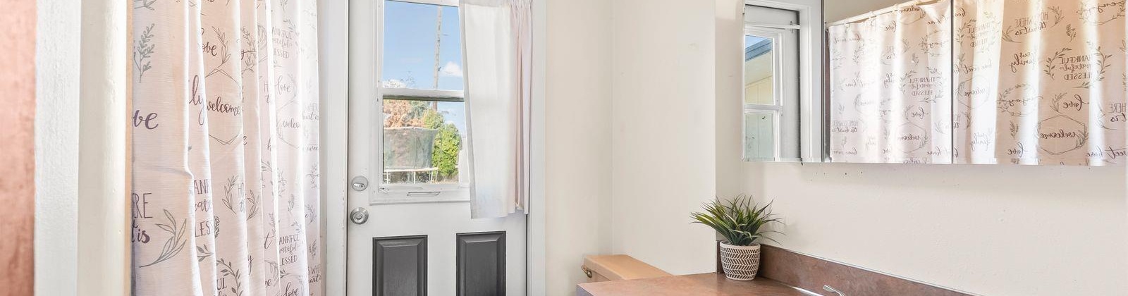 5th Avenue, Yakima, Washington 98902, 3 Bedrooms Bedrooms, 0 ,2 BathroomsBathrooms,Houses,For Sale,5th Avenue,0,287139