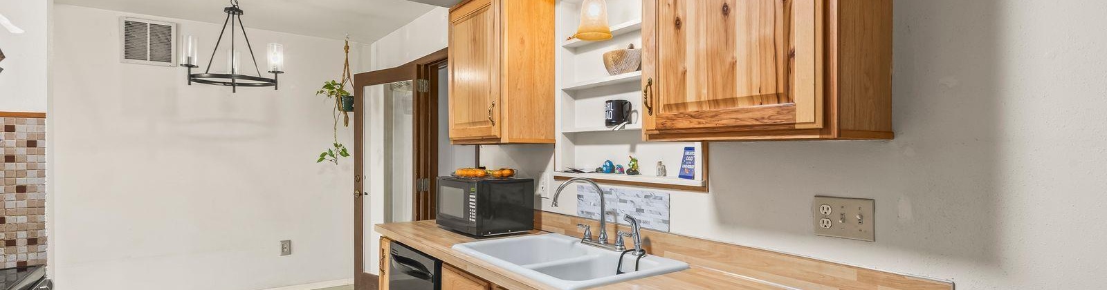 5th Avenue, Yakima, Washington 98902, 3 Bedrooms Bedrooms, 0 ,2 BathroomsBathrooms,Houses,For Sale,5th Avenue,0,287139