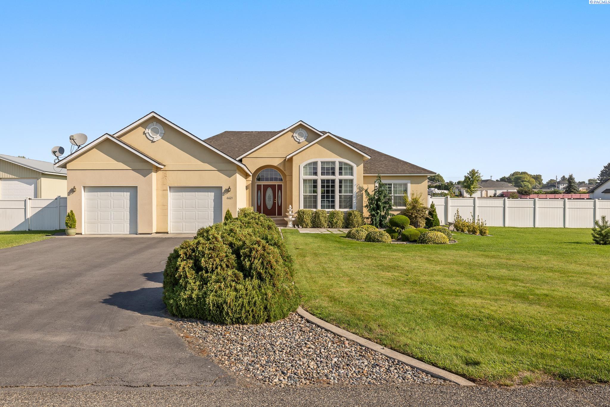 Butternut Circle, Pasco, Washington 93301, 4 Bedrooms Bedrooms, 0 ,3 BathroomsBathrooms,Houses,For Sale,Butternut Circle,0,287155